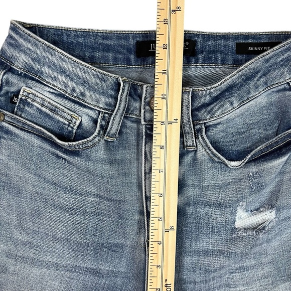 Judy Blue Size 3/26 High Rise Distressed Skinny Jeans - Picture 10 of 16